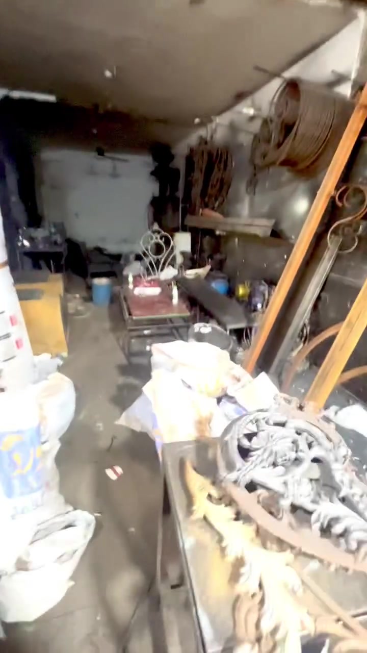 يجار تقاطع البنوك 700 الف 3 عرض نزال 13 متر بي خدمات وبي باب خلفي موقعوشارع الي دور على موقع شغال تعال***********
