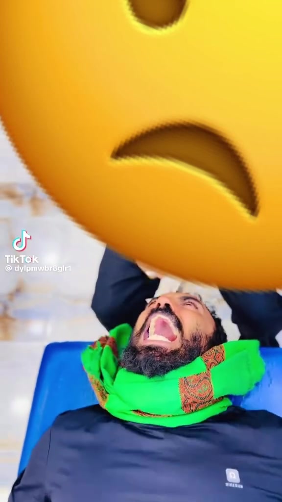 🚨 مو كل سحب للرقبة يُعتبر علاج!

إذا المريض يصرخ من الألم أثناء سحب أو شد الفقرات بعنف، فهذا مو دليل إن «الفقرات رجعت لمكانها» ❌

المناورات العنيفة وغير المسيطر عليها ممكن تسبب أذى للـ الأعصاب والجذور العصبية، الحبل الشوكي، الضفيرة العضدية، الأقراص والأربطة، وفي مناورات الرقبة توجد أيضًا مخاطر نادرة لكنها خطيرة تتعلق بالأوعية الدموية، خصوصًا Vertebral arteries.

⚠️ العلاج اليدوي الحقيقي مو بالقوة ولا بتحمل ألم المريض…
هو تقييم + تقنية مناسبة + قوة وجرعة محسوبة.

إذا شفت شخص يسوي هالشي لمريض، لا تعتبر صراخ المريض جزء من العلاج.

📌 خلي هذا الفيديو يوصل لكل شخص ممكن يتعرض لهالنوع من الممارسات.
مركز السيد للحجامه ولعلاج الطبيعي سبع قصور شارع ابو علي مقابيل مجمع الصادق الطبي مجاور سنتر سبع قصور 
***********المعالج موسى علي الموسوي 
|

