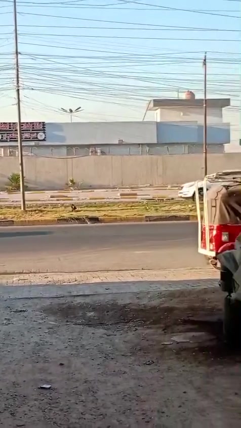 منزل للبيع في حي الكوفه مقابل أمانة بغداد مساحة المنزل 100متر اول منزل بالفرع قريب على شارع سعر المنزل 110 وقابل للتفاوض 
رقم الهاتف:***********
