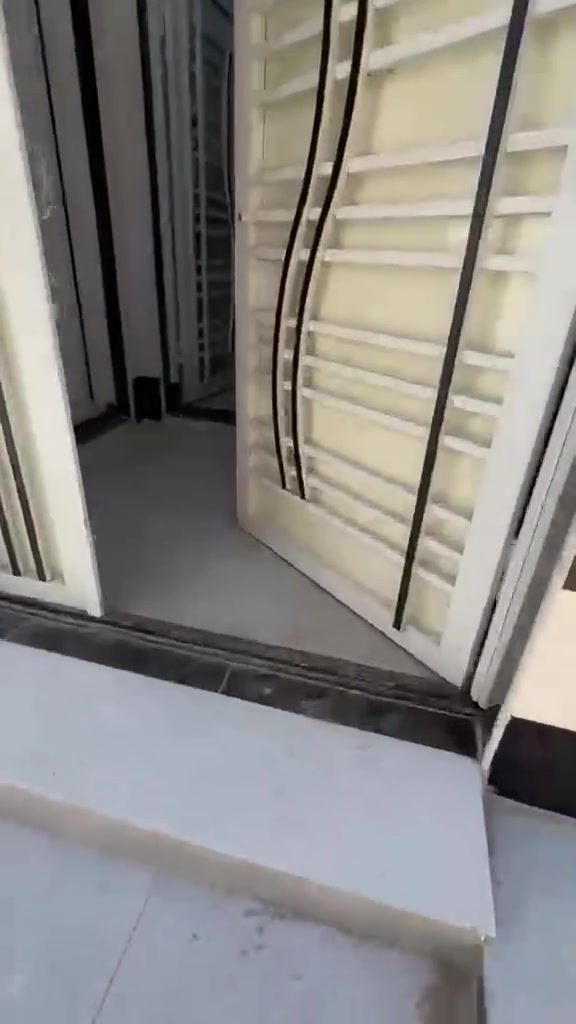 للبيع مع الأثااااااااااااااث 🚨🚨
دار للبيع بالبوبيات عمود 9 الشارع التبليط مال مطبعة الببت كامل ومؤثث ومحد ساكن بي قبل مساحة الدار 100 متر 
السعر 120  وبي مجال  للتواصل واتساب فقط ***********
