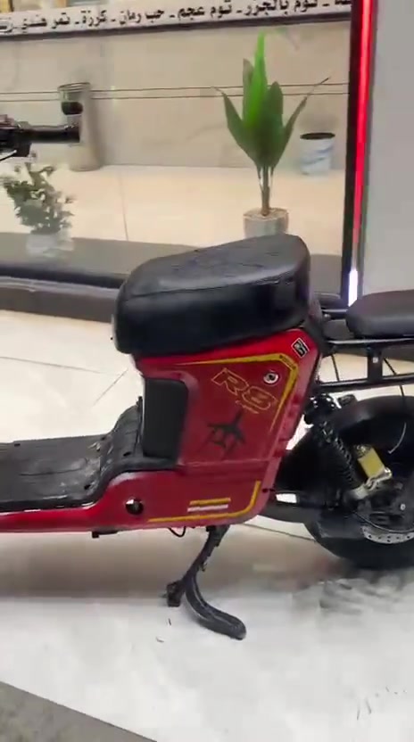 R8 للبيع
ماطور نضيف
ملف1500 
بطاريات عدد 5
سرعه حقيقي 65 
السعر 330 وبي مجال 
تواصل خاص أو على الرقم *********** بي واتساب فقط
