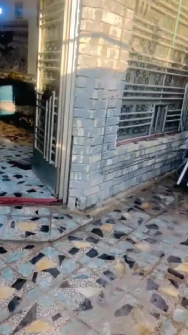 سلام عليكم بيت للبيع  مساحه 185 ركن بكاع ابو رشاد على اول بيت بلكاع  شارع 15نهايت شارع الوازات مال م معوقين ***********

