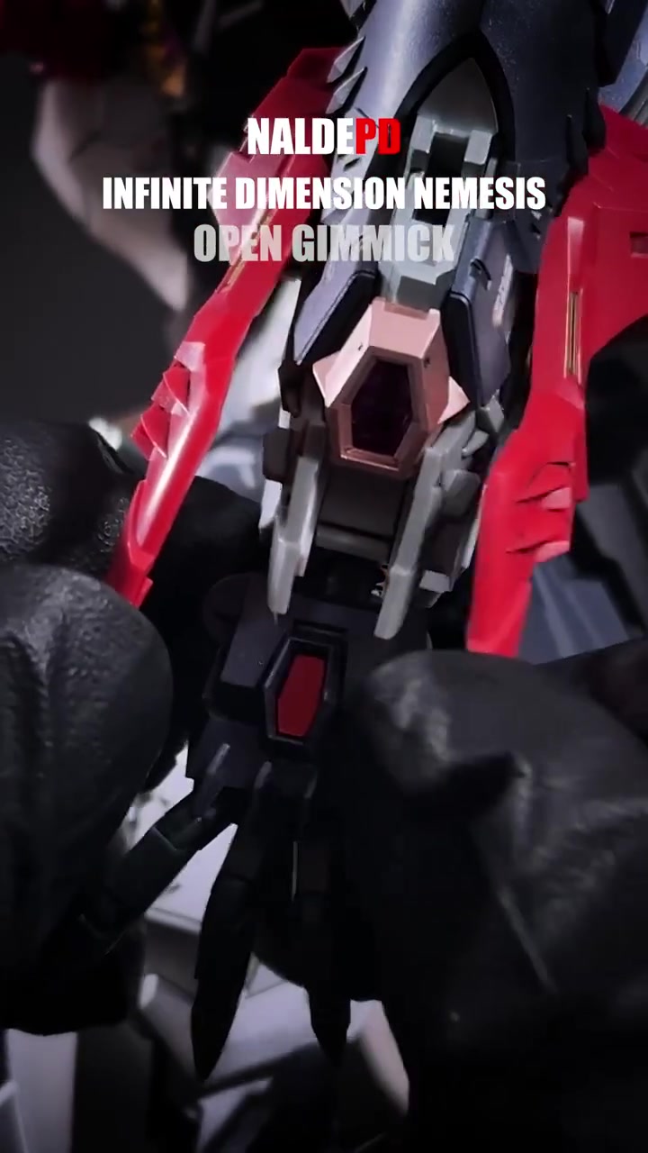 كاندام Infinite Dimension RT-002 Nemesis بمقياس 1/100، وهي عبارة عن مجسم ميكا (Mecha Model Kit) يُبنى يدوياً ومصمم بتفاصيل عالية تذكرنا بمجسمات الغندام (Gundam). 
يحمل هذا الإصدار اسم Advanced Strategic Revenge Titan (تيتان الانتقام الاستراتيجي المتقدم)، وقد صدر كنسخة تذكارية بمناسبة الذكرى العاشرة (10th Anniversary Commemoration) لانطلاق الشركة المصنعة.
 أبرز مواصفات هذا النموذج:المقياس: 1/100 (يبلغ طول المجسم بعد التركيب حوالي 22 إلى 24 سم).الهيكل الداخلي: يأتي مع مفاصل مصنوعة من مادة POM عالية الجودة لضمان الثبات والقدرة العالية على اتخاذ وضعيات حركية وديناميكية ممتازة.الملحقات والتفاصيل: يتضمن ملصقات معدنية عاكسة (3D Metal Stickers)، أجزاء معدنية محفورة (Metal Etching Parts)، وترسانة متنوعة من الأسلحة والأجنحة الضخمة القابلة للفصل والتشكيل.
متوفر لدينا للبيع يوجد توصيل لجميع المحافظات واتساب ***********

نص مكتوب في الصور:
- 复仇女神 RT-002 NEMESIS ADVANCED STRATEGIC REVENGE TITAN
- RT-002 NEMESIS ADVANCED STRATEGIC REVENGE TITAN
- 10th Vision Dimension 復仇女神 RT-002 NEMESIS ADVANCED STRATEGIC REVENGE TITAN