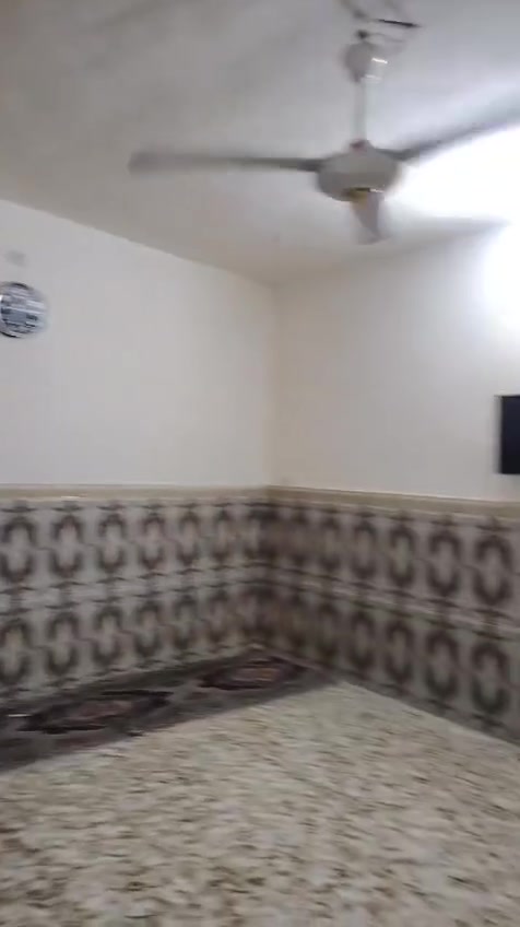 سلام عليك بيت للبيع
عنون البيت شارع سكلة البستان الي بصف بيت بنيه
مساحة ١٠٠ مربع 
واجه ١٠ 
ونزال ١٠ 
البيت سند ٢٥ 
اخون المنطقه كامله من جميع الخدمات 

***********
