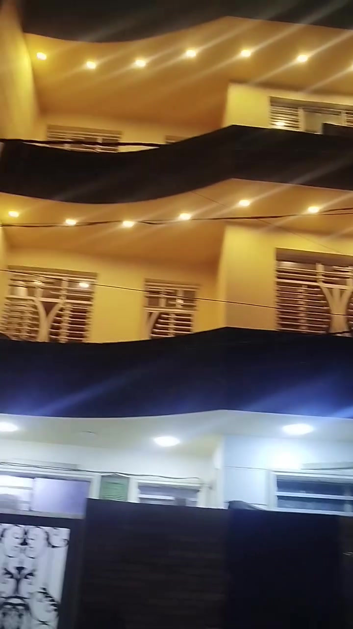 بيت للبيع المساحة 104 مربع ثلاث طوابق بناء حديث فول شارع خولة الفرع الرابع قرب طرشي يعقوب للاستفسار الاتصال على الارقام الموجودة
***********
***********
