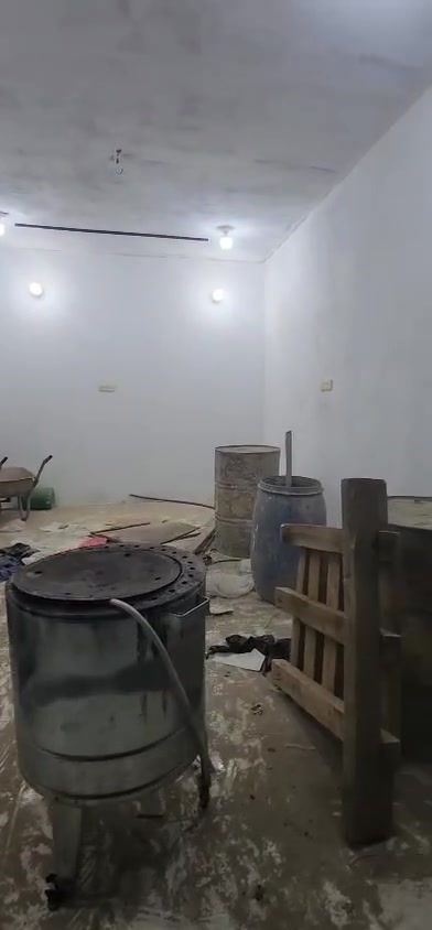 محل طول 7 متر عرض 4 مجاور حسينيه ام البنين شارع جامع  ***********  مقابل محمد الحلاق العصميرقم الهاتف
