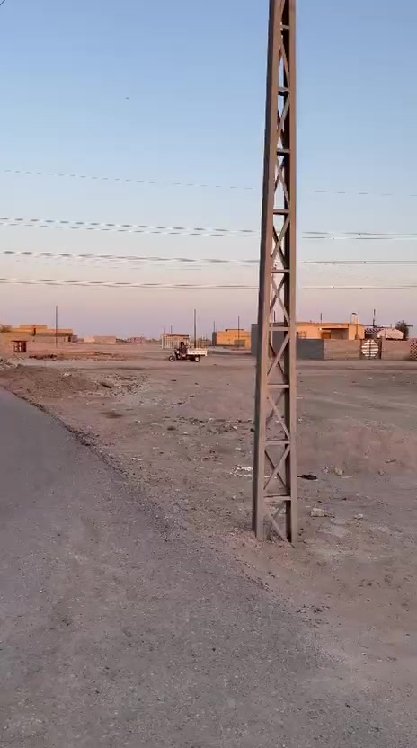 السلام عليكم يوجد 
لدينا قطع راضي للبيع وبأسعار مناسبة جدا في الناصريه منطقه الخميسات حي الزهور المساحات متوفره 200 متر 300 متر 400 متر 600 متر 900 متر دونم معه كافة الخدمات متوفره كهرباء ماء شوارع 15 متر معه تبليط مدرسه حديثه كامله مولد امبيرية منطقه سكنيه وكامله واحنه أهل الأرض مباشر ومكتبنه بالأرض رقم الهاتف 
***********
***********
