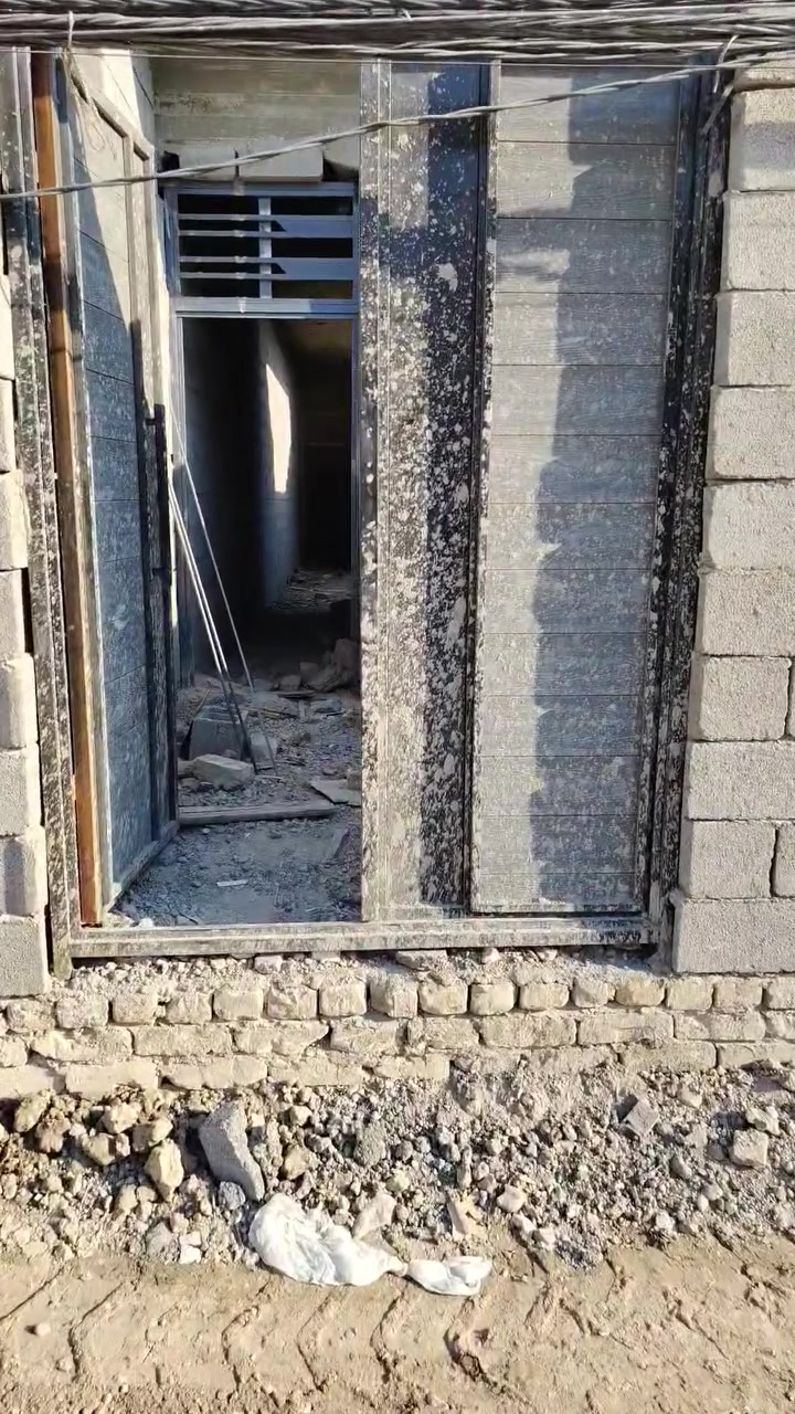السلام عليكم بيت للبيع المساحه 100متر تسليم مفتاح🔑 البناء غرفة وصاله واستقبال   تانكي كيزر خلاطات مغسله الارضيه بورسلين الصحيات سيراميك الازاره سيراميك الواجهه لبخ ونثر  محجر والدرج بايه ومرايا الاتصال ***********
