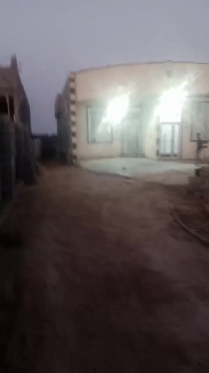 سلام عليكم ورحمة الله وبركاتة يوجد بيت البيع في كربلاء المقدسة منطقه جماليه قرب معمل الغاز مساحه 820متر موجود كافت الخدمات ماء كهرباء او مدرس سند 25تحويل بسم المشتري ثانيوم سعر 110بي مجال الشراي رقم ***********
