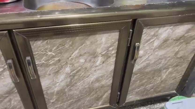 من رخصة الادمن 
عندي كاونتر للبيع طول السنك ١٥٠ 
و طول الكاونتر مترين مع الملحلق 
السعر ٣٠٠ وبي مجال 
للاستفسار ***********

