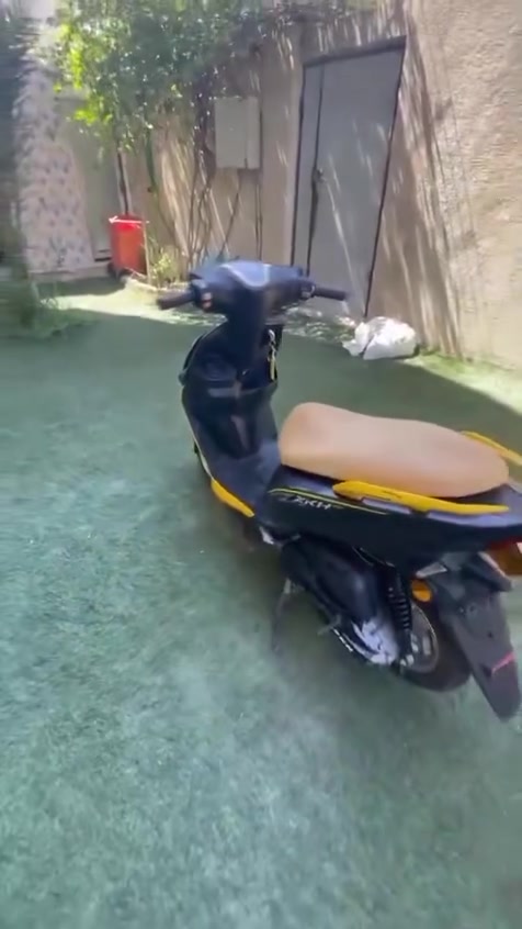 دراجة FS ZKH 
دراجة راقية وواسعة ومفولة للاخير 
وهاي باختصار الزين والموزين بيها:

-كزوز رياضي جديد
-بوشة 55 رياضي
-بلكات جديدة وادامة كاملة مسويلهة
-الكڤرات نظافتهن 85‎%‎ 
-كهربائيات كاملة لايتات امامية وبگ لايت واشاير وهورن وكلشي كامل عدا الدشبول 
-مكينة مفتوحة مكفولة وصافية

يعني دراجة ما ناقصهة شي تاخذهة وتداريها بالبانزين والدهن وارتاح.

السعر 550 الف مجالها حگ الجية جماعة الجوة 500 لا يراسلني لان سعرها قفل بس حگ جيتك.
واتساب ***********

مكاني بصرة مركز وما عندي توصيل نقليات ومحافظات

