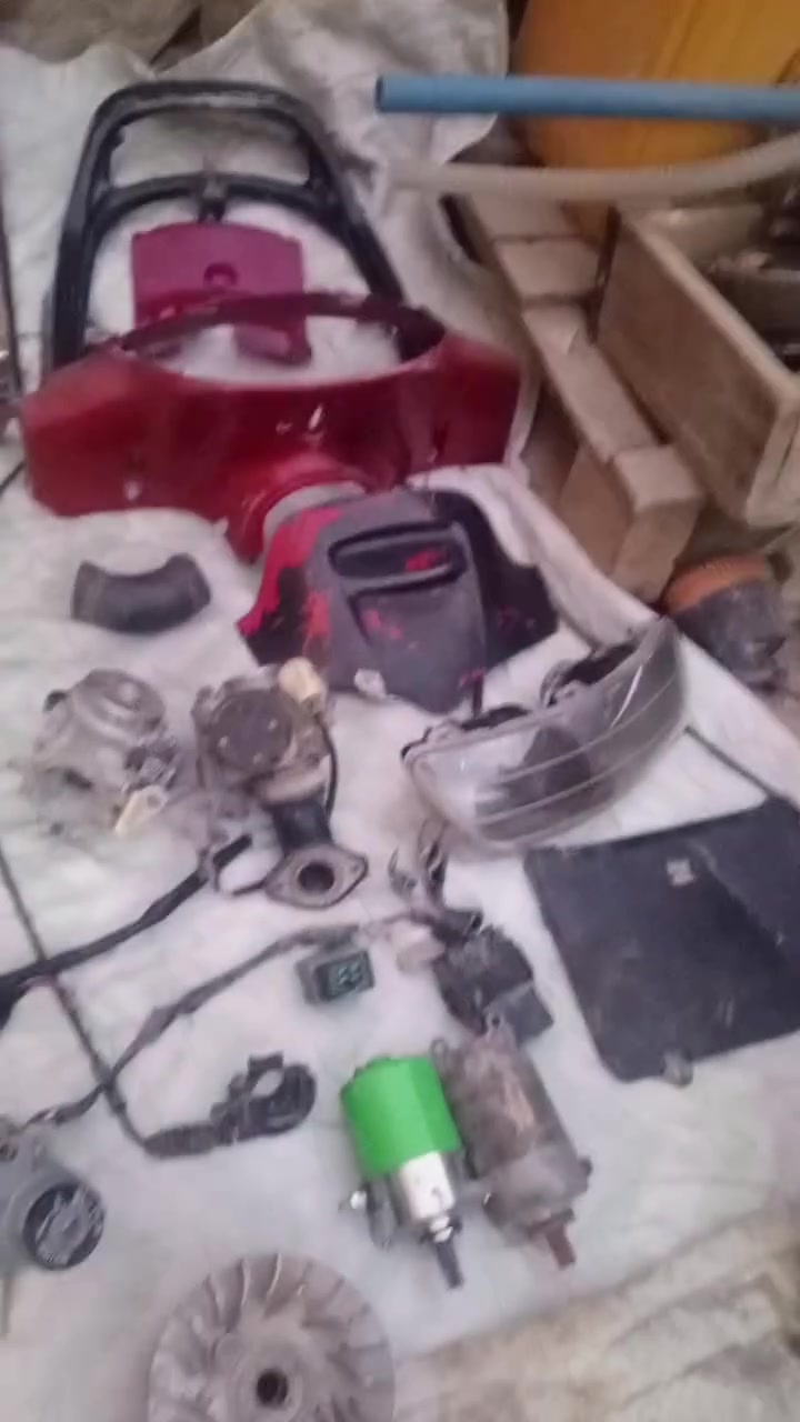 السلام عليكم غراض فراشه كامله من كلشي دبلات خلفي وامامي كفرات لون وسواد مكينه صالنصه كاتم  سلف هورن قبق هندر كلجات خلفي وامامي سيم بريك خلفي وامامي واير سكليتر شوته بكلايت لايت جوين كابريتات ثنين سبايدر جكمجه تلبيسه كشن ضفيره شغاله جوزه  دكم مال سلف ومالهورن  كتف شحن عقل شغال وعل فحص واير بلك كامل شغال وعل فحص راجز مال سلف   كاعيه كامله هيه وترايشه دشبول طبرباز  دشلي تايرات جدد ويالا  مكينه طافيه ناريه تانكي مال بانزين كله جاهز وستعمال قليل وشرط لفحص والاسعار جدا مناسبه العنوان كوفه شارع المطار جوهرت العرب التواصل خاص او واتساب ***********
