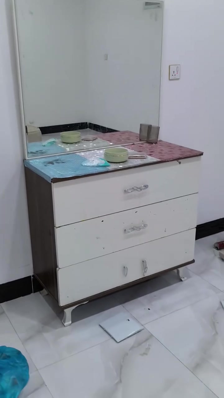 بيع مستعجل جربايه وميز تواليت
***********
خابر وتدلل كركوك حي عسكري
