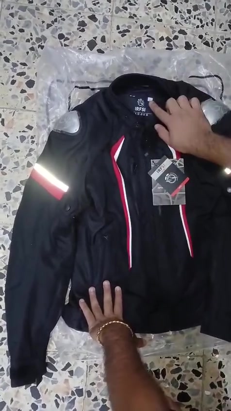 السلام عليكم سترة او قمصلة واقية درع مال دراجات قياس L جديدة غير مستخدمة
يوجد توصيل لجميع محافظات العراق 
السعر 85 الف وتوصيل 5 الالف 
*********** قطعة وحدة
