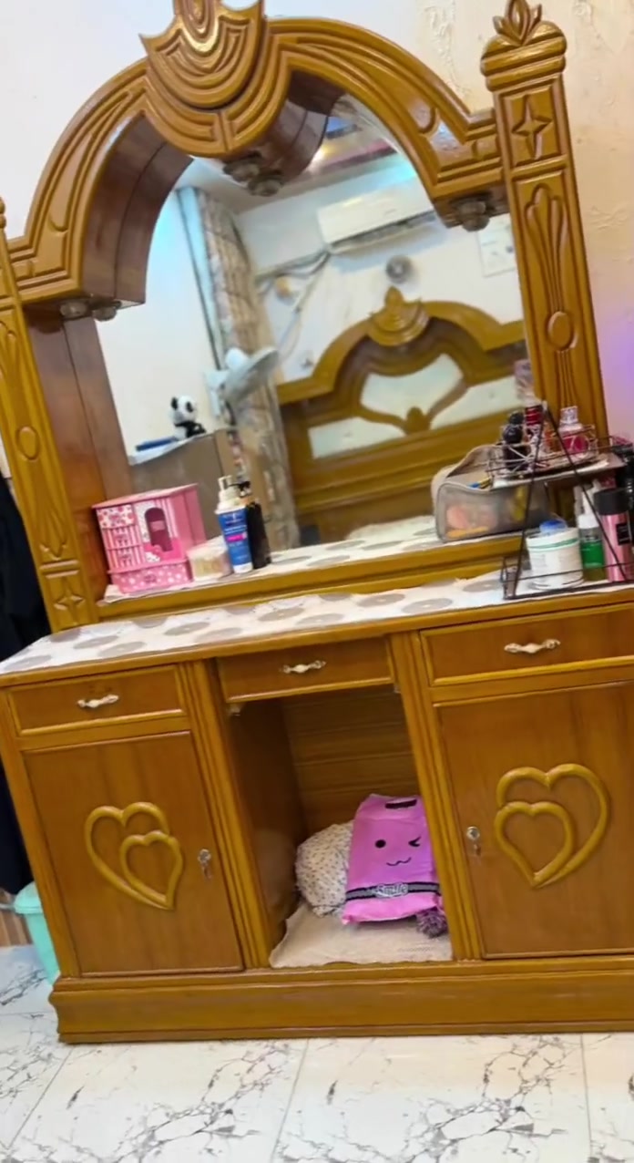 غرفة للبيع  استعمال قليل للاستفسار اكثر الاتصال ع الرقم واتساب *********** @إشارة
