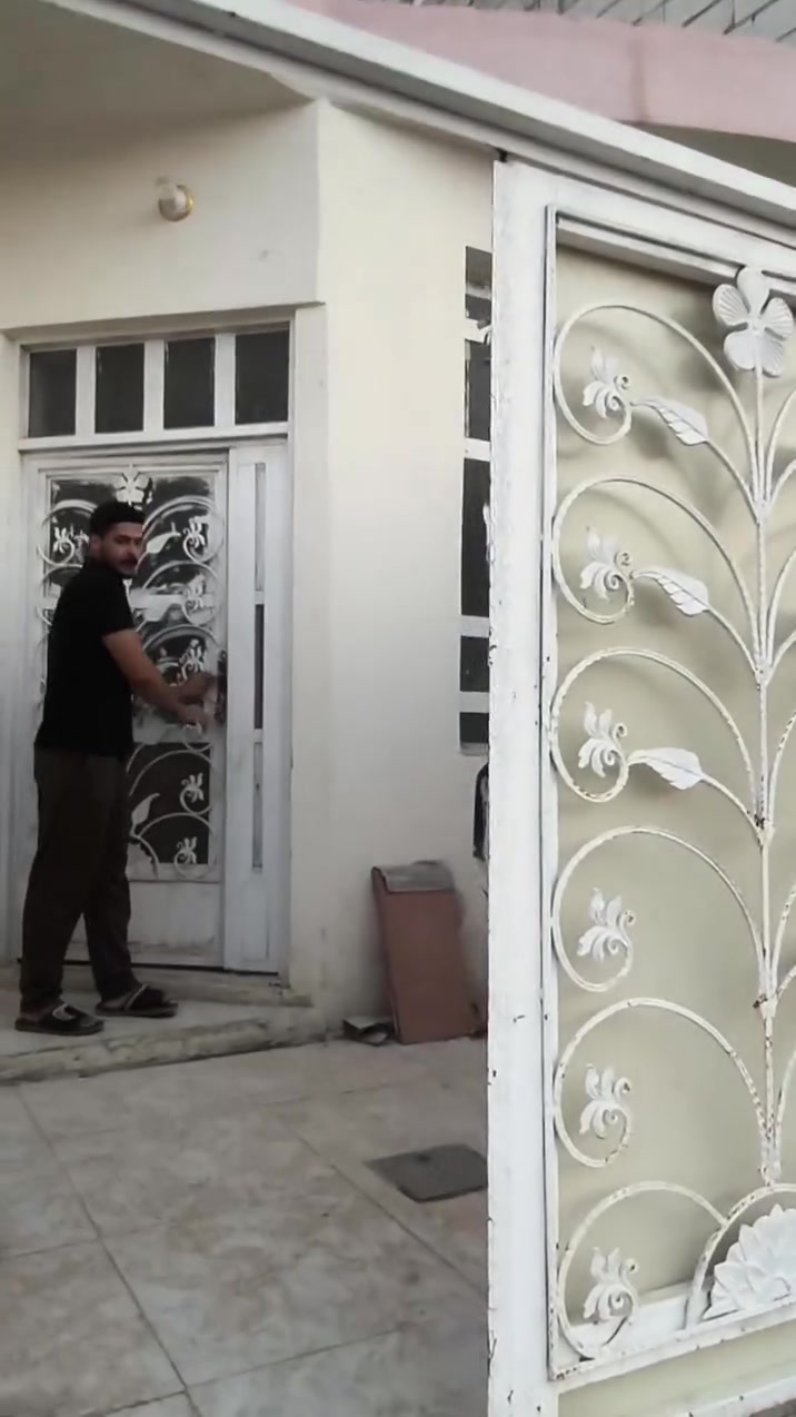 بيت 100متر (للبيع) شارع المطار القديم فرع اسواق الامير كلشي مذكور بالفيديو سعره 27وبي مجال للتواصل ***********
