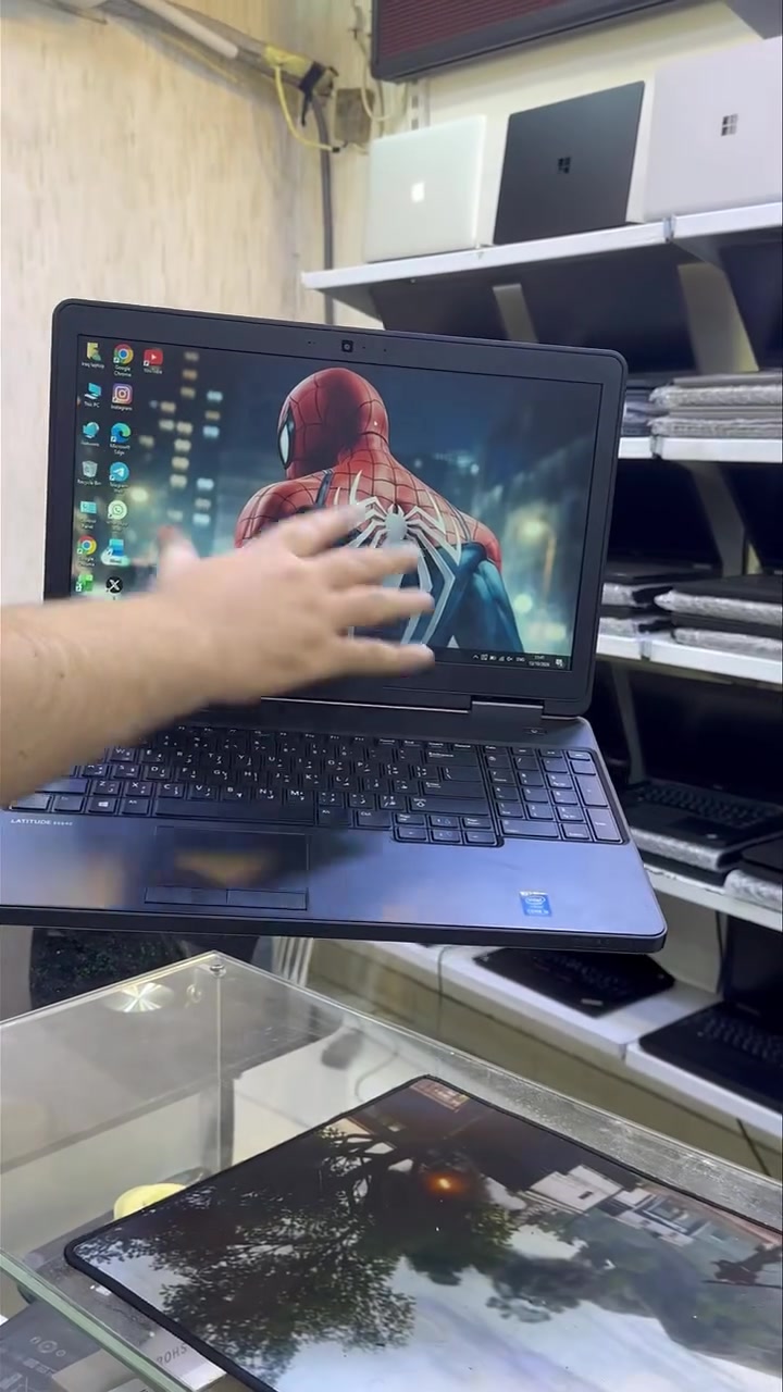 كور i5 4540U • رام 8GB • SSD 256GB