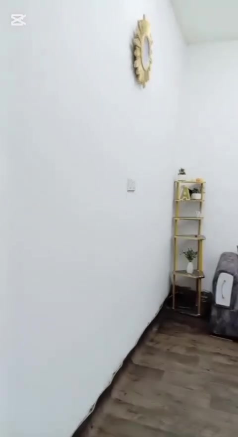 بسم الله الرحمن الرحيم.
دار للبيع. في حي البساتين. المساحة ١٠٠ متر  ٥×٢٠  يتكون من أستقبال + مطبخ وصالة + ٣ غرف نوم + ٣ حمامات..طابوگ درجة أولى. للأستفسار التواصل على الرقم/ ***********.. ي.. ر
غير متواجد على فيسبوك
