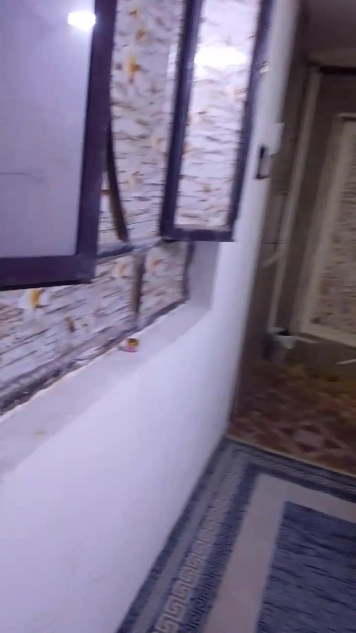 محتاج شريك وياي بشقه عنوان كراده داخل خلف مطعم صبايا بس اني ومحتاج وياي بس واحد ثاني