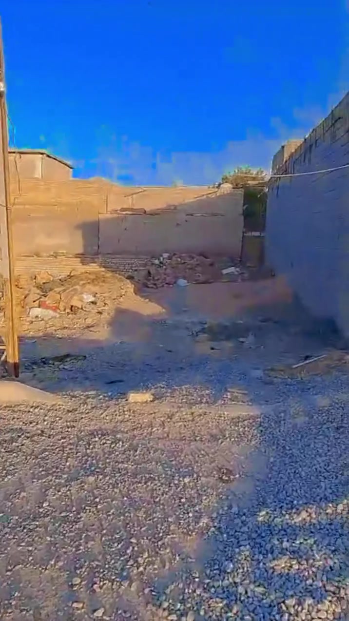🏡 قطعة أرض للبيع - بغداد / سبع قصور
الموقع: بغداد - سبع قصور / شارع أبو أحمد (قرب صورة الإمام العباس "عليه السلام").

المساحة: 100 متر مربع.

الأبعاد: 5 متر واجهة × 20 متر نزول.

الخدمات: كاملة ومتوفرة (ماء، مجاري، تبليط).

عرض الشارع: 10 متر.

الملكية: طابو سند 25.

السعر: 20 مليون دينار (قابل للتفاوض).

📞 للإستفسار والتواصل: ***********
