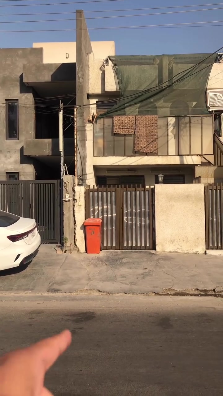 سلام عليكم يوجد دار للبيع مساحه ١٥٦ متر سند مفروز بيت وحدتين سكنيه موقع بيت حي الجامعه الاستفسار مكتب ابو احمد للعقار ***********
