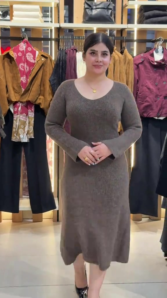 NEW COLLECTION 🍂 الموسم الجديد يبدأ من هنا 🤎 اكتشفوا مجموعة خريف وشتاء 2026/27 الآن في الكوخ للأزياء.  #الكوخ #كوخ_فرع_بغداد_الجديدة #الموضة #ستايل #الموسم_الشتائي
