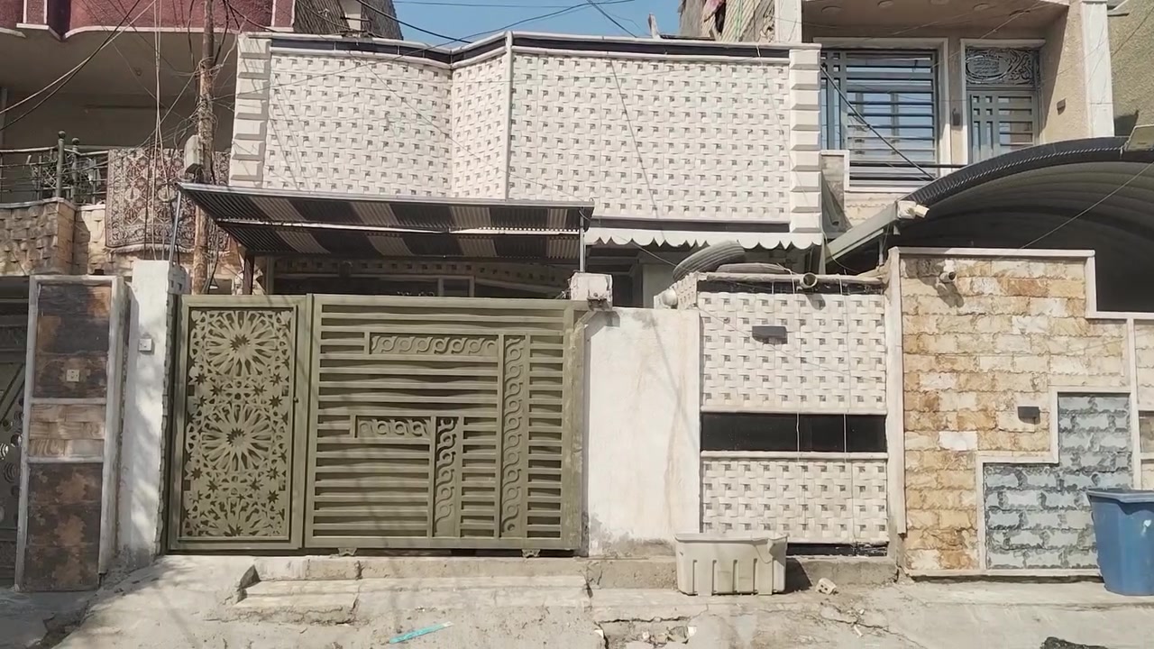 واجهيه 6 أمتار نزال 12ونص مدخلين استقبال ومطبخ وغرفه ومنور وغرفه فوك وسطحين وحمام خارجي وحمام داخلي 2 بناء حديث ديكور داخلي وخارجي واقع حال 90 اوصولي  بالسند 52 متر موقع مميز رأس فرع مكان الشعب جمعيات ماقبل العيادة شعبية ماكو مقابيلك جار حديقة كدام البيت بيت طابو صرف ***********  قرب أفران ابو حسام @إشارة  تصوير كمال داخل او خارج
