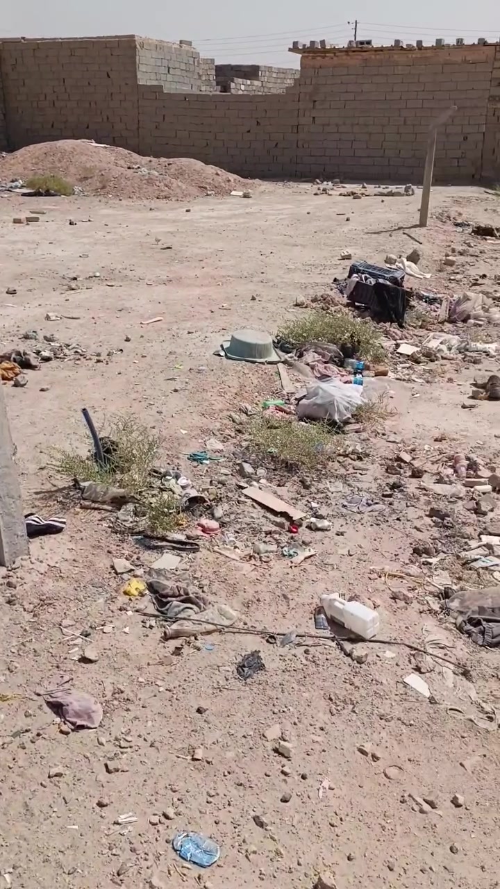 سلام علايكم 
قطعه للبيع عمود ١٣٤
٢٠٠متر
كامله الخدمات ماء كهرباء شارع
بل زراعي 
تبعد عن الشارع العام كيلو ونص
السعر ٤او ربع 
***********
