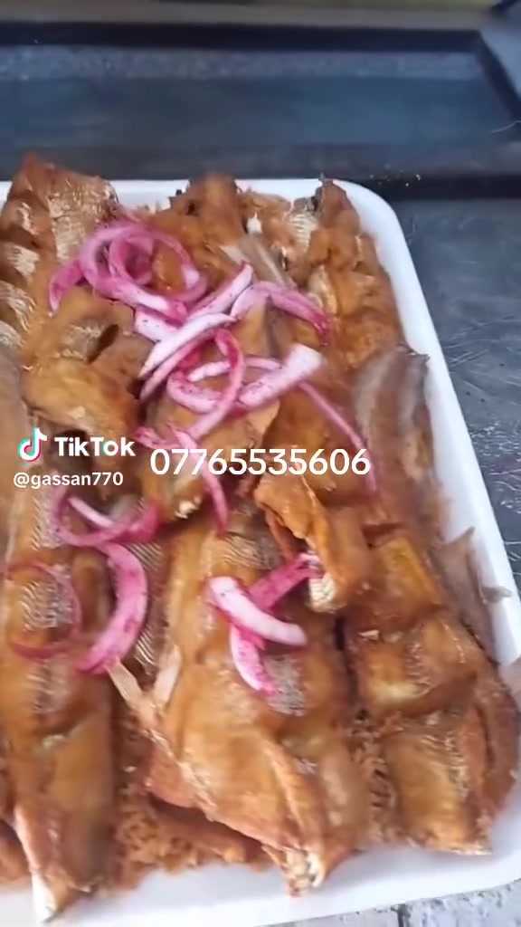 السلام عليكم ورحمة الله وبركاته 🌿
اللهم صل وسلم وبارك على نبينا محمد وعلى آله وصحبه أجمعين

*عرض اليوم من مطعم غسان أبو الجري:*

- *طبق جري* 8 قطع: 10,000 دينار مع التمن والحبشكلات
- *طبق كارب*: 10,000 دينار
- *طبق زبيدي*: 10,000 دينار

وتدللون علينا ❤️

*العنوان*: بغداد - حي الخضراء، شارع البصرة قرب التسجيل العقاري
*رقم الحجز*: ***********
*يوجد توصيل* داخل وخارج حي الخضراء

أخوكم أبو غسان 🐟
