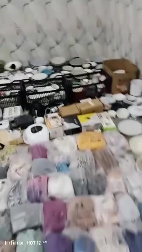 ب٥٠٠ وبيهة مجال..العنوان..النعمانية 
محل فرفوري مع امزوون .. ٢٠٠٠ قطعة فرفوري مع ٧٠ قطعة شي ان .  ***********..
