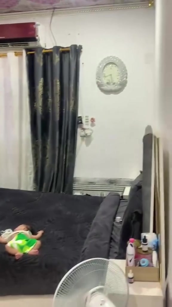 بيت للبيع مساحه ١٤٥ يتكون من غرفتين وهول ومطبخ حار وبارد وبرانيه زغيره  وحمامات داخليه وخارجيه بسعر مناسب الملعب  يم ال حميز
للاستفسار 
***********
***********
سعرة 24 وبي مجال للشراي
