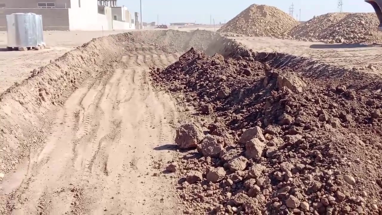 من يحتاج مقاول بناء🏗️ نقداو مشرف عمل
نستلم ارض نسلم هيكل او مفتاح🔑
وضمان جودة العمل تصميم حديثة بناء هيكل 
متوفر كوادر اختصاص بناء متواجدين اربعه 20 ساعه 
ملاحظه الشغل داخل  اقضيه نواحي موصل 
اي سؤال اي استفسار بخدمتكم اسعارمناسب
