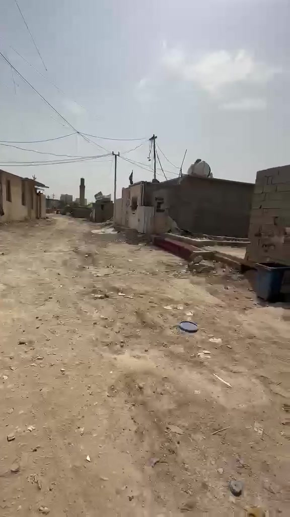 السلام عليكم بيت ٢٠٠متر للبيع 
تم تخفيض السعر مستعجلين علي
سند اصفر حي البساتين المدخل الثاني
 يحتوي على ٣غرف نوم السعر ٤٥
الشراي يتصل ***********
