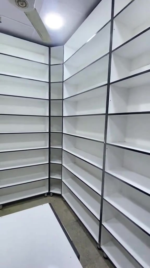 فاترينات • ديكور محل • حسب المقاس