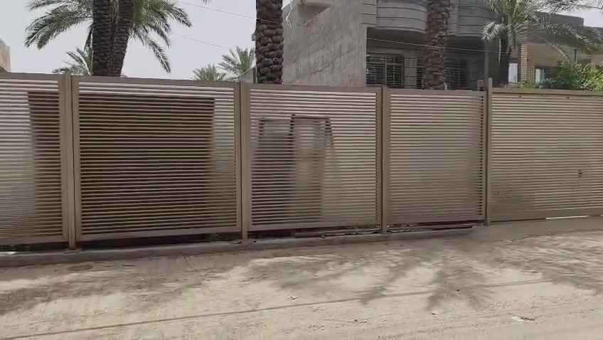 قطعه ارض للبيع مساحه440مترواجهه 11مترونزال 40مترعنوان بغداد الكرخ. نهايه شارع الشهداء تعبر الكنطره على اليسار حوالي الف متر حسينيه ريحانه الرسول بفرعه امسيجه مصبوب بيها رفت استفسار اتصل على الرقم ***********يوجدواتساب
