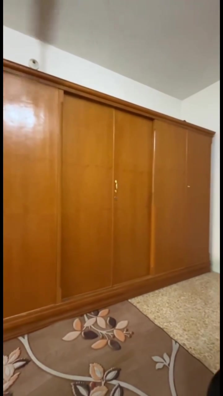 سلام عليكم
للبيع كنتور 6 أبواب طابق واحد تسكام شغل درجه أوله 
مستخدم نضيف كلش 
سعر 350 
مكاني كوفه حي كنده 
للإستفسار ***********
