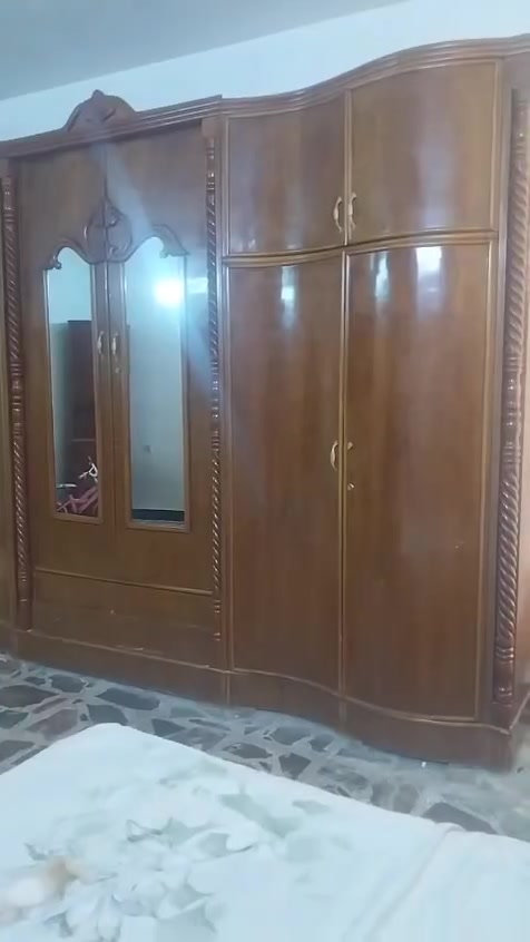 السلام عليكم غرفة نوم صاج الثقيل درجة أولى للبيع ٦٥٠ عنوان ساحة عدن ورة الجنسية ***********
