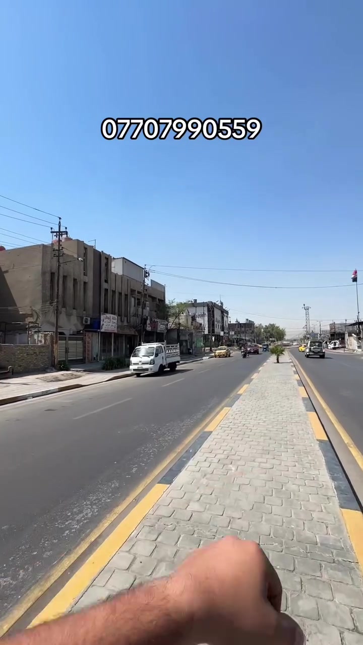 عقار تجاري للبيع بسعر الارض في حي اور مجاور مثلجات الملكة
المساحة 240 متر الواجهة 12 والنزال 20 
يحتوي على كراج وخدمات خارجية واستقبال وحولي صالة جلوس وخدمات وغرفة نوم 
والطابق الثاني ثلاث غرف نوم مع خدمات 
مع بيتونة وسطح كبير 
يباع بسعر الارض 

للاستفسار اكثر زيارة مكتب العقابي او الاتصال على الرقم التالي 
هاتف. ***********
