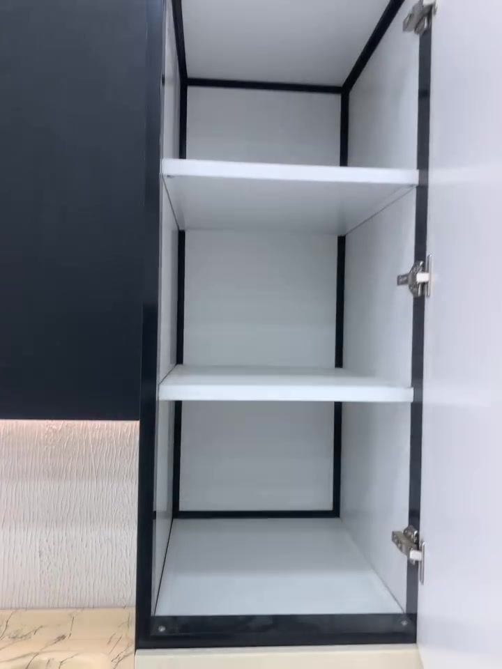 كاونتر الداخل المنيوم ولبواب اج دي اف بالون
قياسة الكلي 3 متر 
الداخل مبطن بي في سي ثقيل 
العمل ولمواد درجة اولة  وبي ضمان 
سلة منضفات داخلية 
السطح مرمر صناعي درجة اولة بي ضمان 
حوض تفاحة قياس 60 
ارتفاع المعلق 80 سنتيم 
ارتفاع الكلي للكاونتر 2.30 مترين 
سعر المتر بكل مكان 200 الف 
هذا بي خصم سعر المتر 150 الف 
المرمر سعر المتر بكل مكان 140 الف 
هذا بي خصم سعر المتر 100 الف 
 السعر الكلي وين مجان 1.800 مليون وثمنمية 
السعر الكلي مع الخصم 1.400 مليون و. 400
ملاحضة الكاونتر جديد مال معرض 
العنوان النجف حي السلام 
***********

