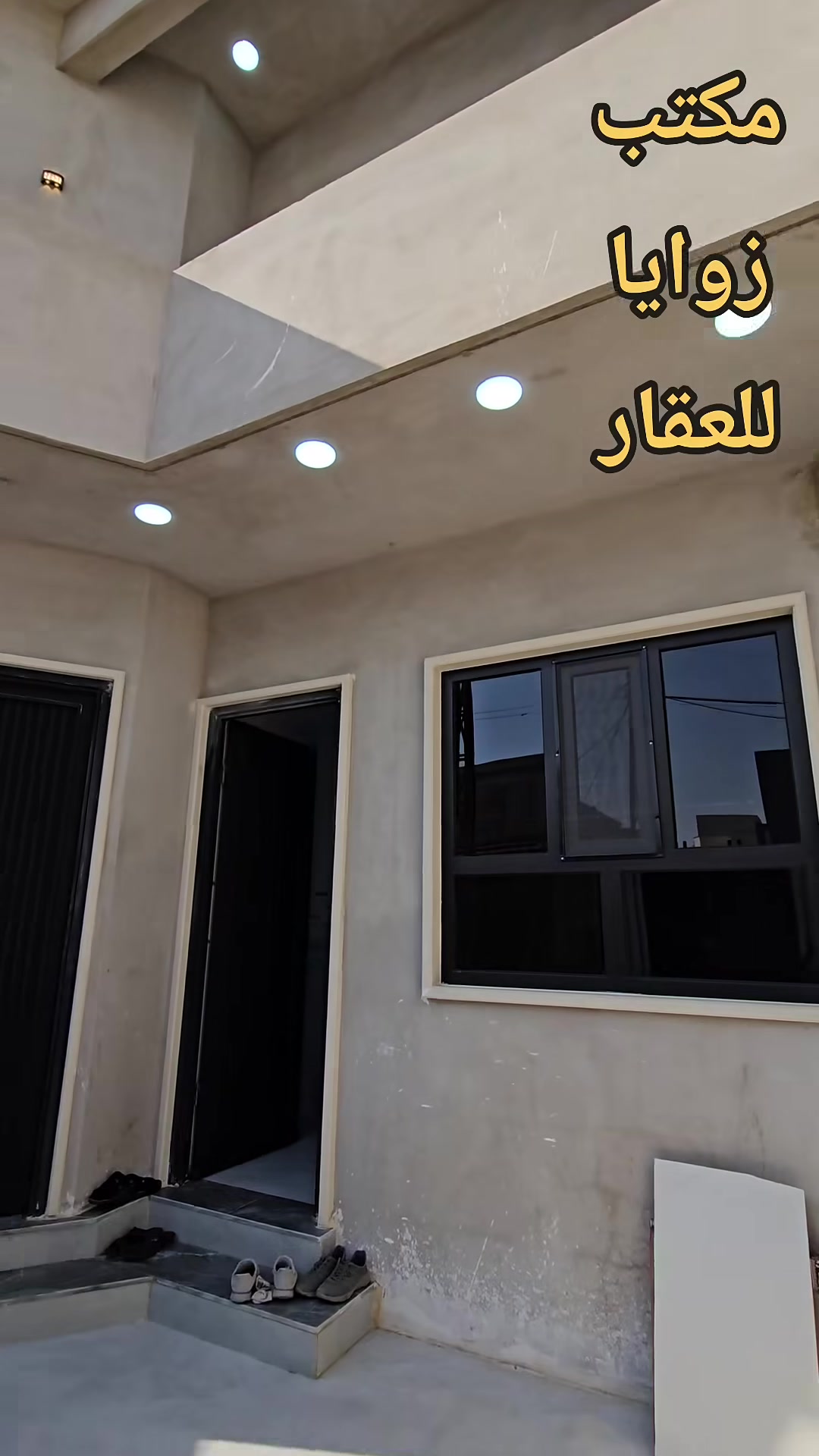 🛑 عروض مكتب زوايا للعقار .  🏢 

🛑 دار للبيع في مزارع زيونه المقابله لحي الفلاح الثانيه جمعية 
      الرعايه الاجتماعيه .

🛑 مساحة الدار ( 144 ) متر بناء حديث طابقين  

🛑 مساحة الواجهه  ( 8.35 ) متر .

🛑 اتجاه الدار جنوب ( قبله ) 

🛑 سند الدار جمعية ومعاملة البلديه مسلم فيها كرت .

🛑 الطابق الاول يتكون من :
      كراج + استقبال + هول داخلي + غرفة نوم عدد ( 2 ) + مطبخ  
      + صحيات شرقي وغربي داخل الدار و خارجه + مناور اناره .

🛑 الطابق الثاني يتكون من :
      هول داخلي + غرف نوم عدد ( 3 ) + مطبخ + صحيات + بيتونه . 

⛔️ ملاحظة  : نقص في الدار سقوف ثانويه و ابواب للغرف فقط .

🛑 للاستفسار عن السعر وباقي التفاصيل اكثر الاتصال على الأرقام 
      التاليه او مراجعة المكتب في مزارع زيونه :

      ***********        /        ***********

🛑 اضغط على زر المتابعه ليصلك كل ما هو جديد من عروضنا  .

🛑 نستقبل كافة عروضكم التجاريه والسكنيه والزراعيه والجمعيات .

