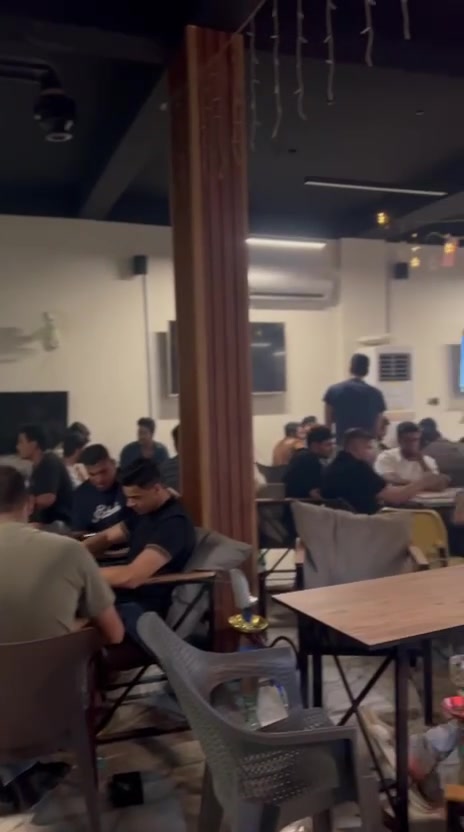 كوفي للبيع جاهز من كل النواحي
الشموخ مقابل مجمع تينا 
6 سبالت 
3 مبردات 
4 ميوزه دومنه 
4 بلي ستيشن 
9 شاشات فول HD 
مولد كبير 
60 كرسي 
4 تخم جديد 
6 جلسات 
مطبخ متكامل

للاستفسار / ***********
