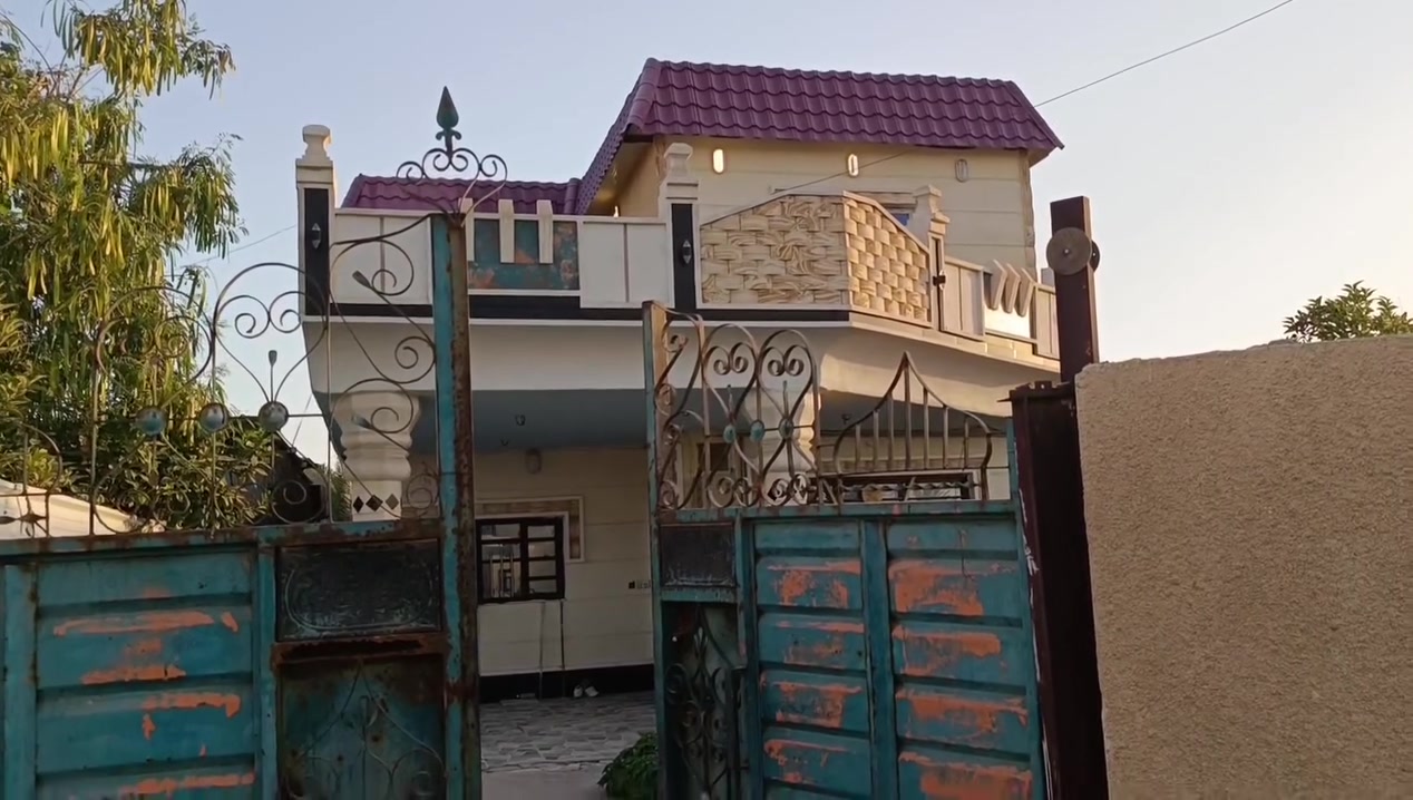 دار مساحتة 300 تحويل حصة سند 25 على طابو المحموديه واجهة 8.5 ونزال35.25 واقع حال 334
تفاصيل البيت بل فديو العنوان هوررجب قريب من مجمع المنتجع امواج البحر 

 خدمات كاملة ماء كهرباء وتبليط مواد ذهبي انترنيت ضوئي بيت يتكون من 3 غرف نوم طابقين 

تواصل على ارقام التالية 

***********

***********
