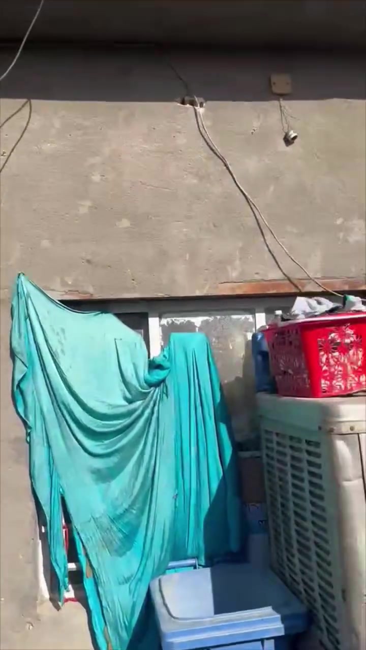 السلام عليكم بيت للبيع منطقه الباويه شارع العريض مقابيل حسينيه عباس حسن العكيلي
المساحه 100متر
يتكون الطابق لاول استقبال وصاله وغرفه نوم ومطبخ وصحيات
الطابق الثاني غرفه وصاله وغرفه قيد الإنشاء الصطح مطبك اشتايكر 
للاتصال على الرقم ***********
