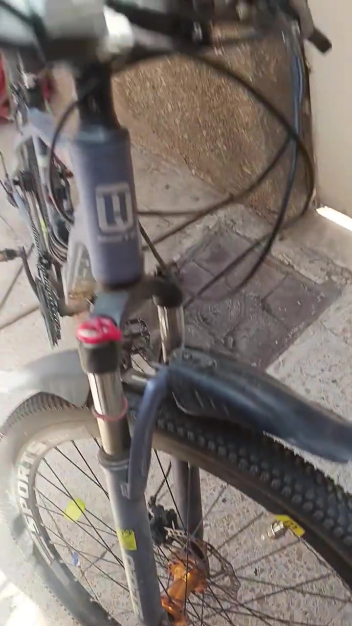 السلام عليكم عندي بايسكل جبلي حجم 29ونص مفول ٧•٣ الكير خفيف ألمنيوم بدلتلة تايرات و جوابة قبل سبوع للبيع مكاني بغداد المنصور في البيجية يم الجسر الجديد *********** أو ماسنجر خاص واتساب ممتوفر

