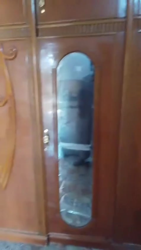 سلام عليكم عدي غرف نوم للبيع 
وهاذه رقمي ***********
للتواصل واتساب موجود 
ومخدمت الشراي
