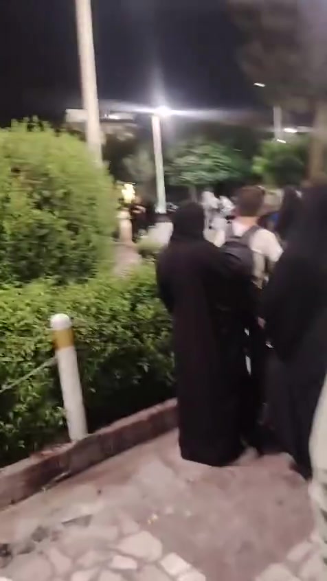 ساااارع بالحجز.   العدد محدود جدآ. ❤️🤩
بالتقسط بالتقسيط بالتقسيط  🔥🔥🤩

بعد العودة المباركة من الرحلة الخامسة لهذا العام 🍂🔥
 
تعلن  شركة الواحة والكنوز لسياحة والسفر 

عن حملتها  السادسة حملة الكوثر 🤩🥳 

 الانطلاق  بعد ثلاثة اياممم  الخميس المقبل 🍂🔥

بـــر.  بـــر ❤️‍🔥🤩   السعر (150)

 (حملتنا مجربة وانسب الاسعار )🤩🤩

ساااارع بالحجز.       سااارع بالحجز 😍😍

 * فنادق محجوزةة مسبقاا (يعني ما تنتضر للواحده ظهرا)

سيارات (Vib)  سيارات رجال اعمال 

بأدارة     محمد    ابو قاسم      🍂🍂   

 ‏‎🌲برنامج ايران بري🌲🇮🇷🇮🇷🌲 باصات سياحية حديثة 
‏‎يشمل ( قم   ) 🎄(مشهد)🌲   🎄( نيشابور ) 🎄 🎄 (  سياحي و ديني وعلاجي  ) 🎄

‏(  10 )يووووم 😲😲      

#ملاحظة_هامة 

فـنادق محجوزة يعني متنتظر ل 12 الظهر 

في اي ساعة توصل تستلم سويتك 
‏
‏‎البرنامج يشمل 📢🔉🔉
‏‎♣️ باصات سياحية حديثة 🚍
‏‎♣️ السكن فنادق ممتازة 🏡
‏‎♣️  محجوزة من العراق 🔥🔥🤩
‏‎♣  ️كادر سياحي متمرس ومترجمة

قم ( بيت النور - مسجد جمكران - موسى المبرقع - الاربعين علوية - بستان علوي - مدينة الألعاب ) 
مشهد ( ياسر وناصر - خواجة اباصلت - مناحل العسل -  خواجه مراد-  ) 
السياحة  (مدينة الألعاب-حديقة الحيوانات-بحيرة جاليدرى ) 
 
‏‎#ملاحظة
‏‎الغرف ثنائي  -  و- ثلاثي-و-   رباعي  -  بدون اي اضافه 

يعنى غرفتك خاصة
‏‎

الطفل.  مجانا بدون اي اضافة
------------------
------------------
مكتب الكنوز مقابل متوسطة المجد 
مجمع الحاج علي 
للحجز والاستفسار 
***********
***********
متواجدين من الساعه ٨صباحآ لغايه 10مساءا
@إشارة@
