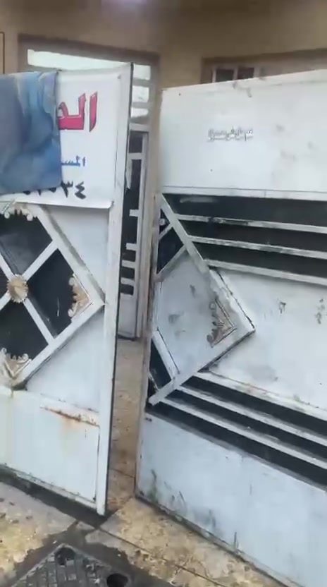 المساحة 100 م مربع طابقين 
بغداد الزعفرانية دور الشرطة قبل صورة الامام علي شارع المختار الي يشتري البيت السحب مجاني من 5 الى 10 امبير 120 وبي مجال للاستفسار الاتصال على الرقم ***********
