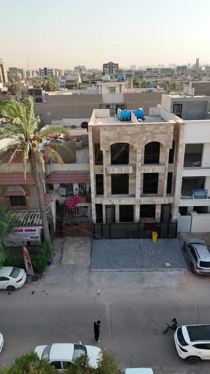دار للبيع 🏛️
📏المساحة 72 متر 
✏️الواجهة 4,80 والنزال 15
🏡يحتوي على ثلاث طوابق ومدخلين 
استقبال وصالة مطبخ وحمام خدمات 3
وغرف نوم 4
🏠شارع فلسطين 
~~~~~~~~~~~~~~~~~~~~~~~~
📍عنوان مكتب اللؤلؤة للعقار 
شارع فلسطين شارع قدوري مقابيل كصنا البغدادي 
***********📲
***********
***********
