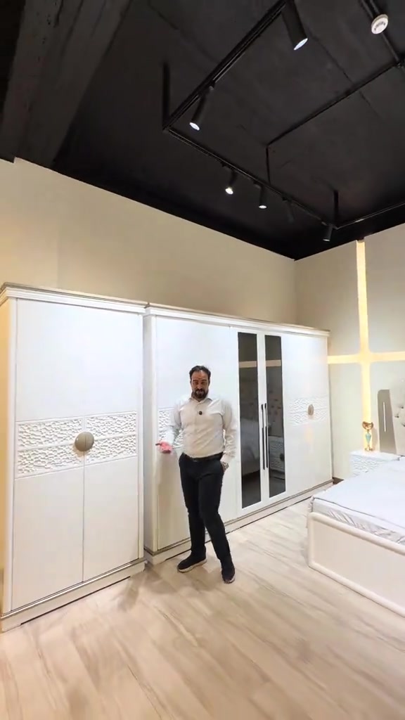 موديل المرجان 🪸  السعر 3 ملايين ونص فقط غرفة 6 ابوا طابقين ملحق داخل نتكون من 10 قطع الوجة MDF عشرة ملم الداخل صاج طبيعي 4ملم ومعاكس خشب ابيض 2 ملم  القاعدة بلوك صاج والظهر جرجوبة شد براغي  قواطع المجرات بلوك بورد وسكك حديد  السرير خشب ركَم لوح 16 ارجل ثقيل مرايا قيافة إضافية شازلون وطابورية اضافيات ارتفاع الكنتور 241 سم عرض الكنتور 323 سم عرض زاوية الملابس 115 سم يعني الكنتور وزاوية الملابس ضلع كامل 338 سم  السعر 3500 فقط شركة الأفراح للأثاث العراقي  ‏ غرفة نوم- اطقم قنفات - مفروشات - اخشاب تصنيع الأثاث  ‏العنوان محافظة واسط قضاء العزيزية الشارع الجديد مقابل مسبح ومدينة ألعاب العزيزية  ‏التوصيل والشد مجاني إلى جميع محافظات العراق ‏خدمة استبدال الغرف العراقية القديمة بغرفة جديدة مع الاتفاق على الفرق ‏ خدمات ما بعد البيع لمدة سنة مجانية  *********** *********** *********** *********** *********** *********** #العراق #غرف #نجارة #اثاث 
