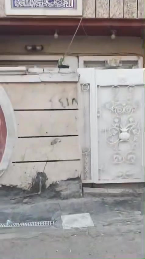 سلام عليكم بيت ٥٠ متر ٣ وابق جاهز بل الخطيب بشارع يفصل بين الهياكل شارع ٢٠ و الخطيب سعره حلوه خاص مفتوح ورقم بس واتساب ***********
